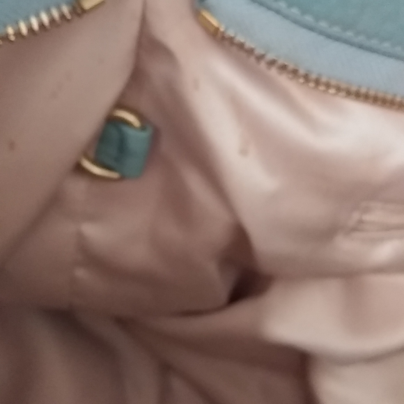 Coach Carly hobo bag in light blue leather with gold metal details - Picture 16 of 16